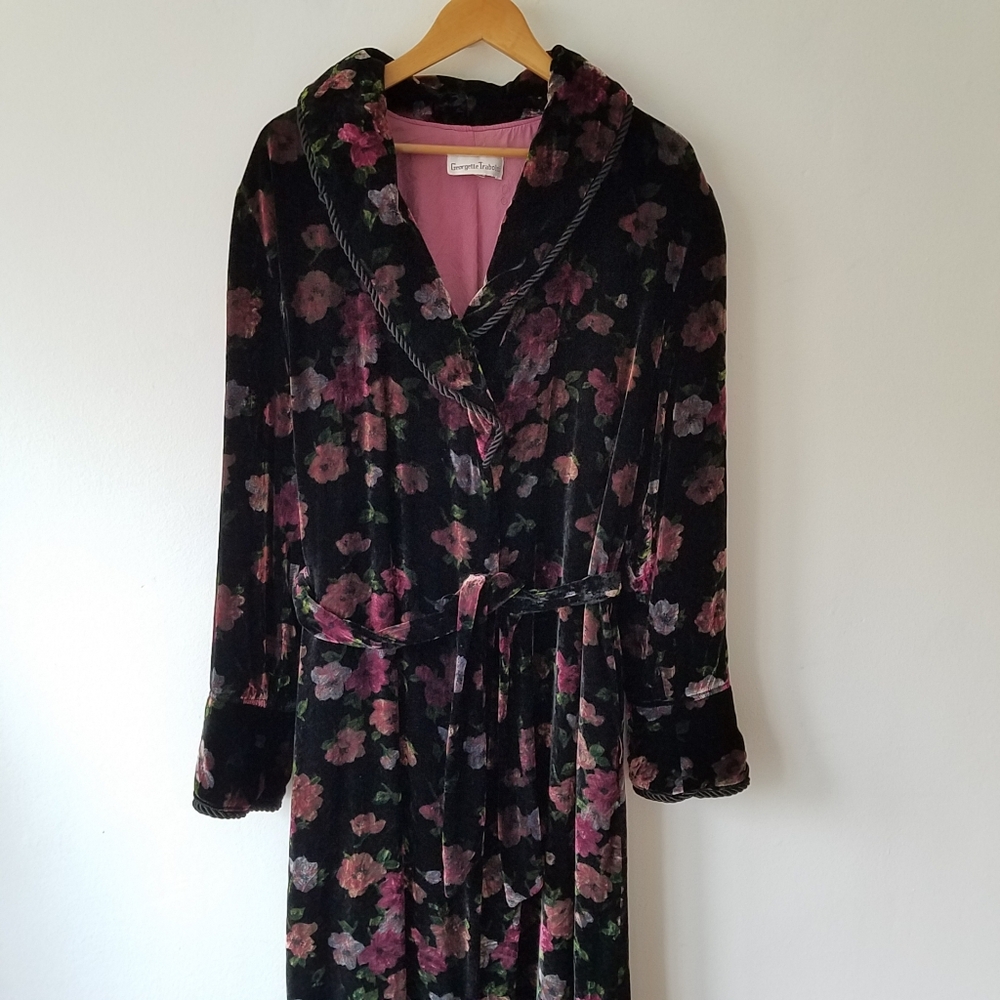 Vintage 1970's Georgette Trabolsi Floral Velvet Shawl Collar Robe - Picture 4 of 16
